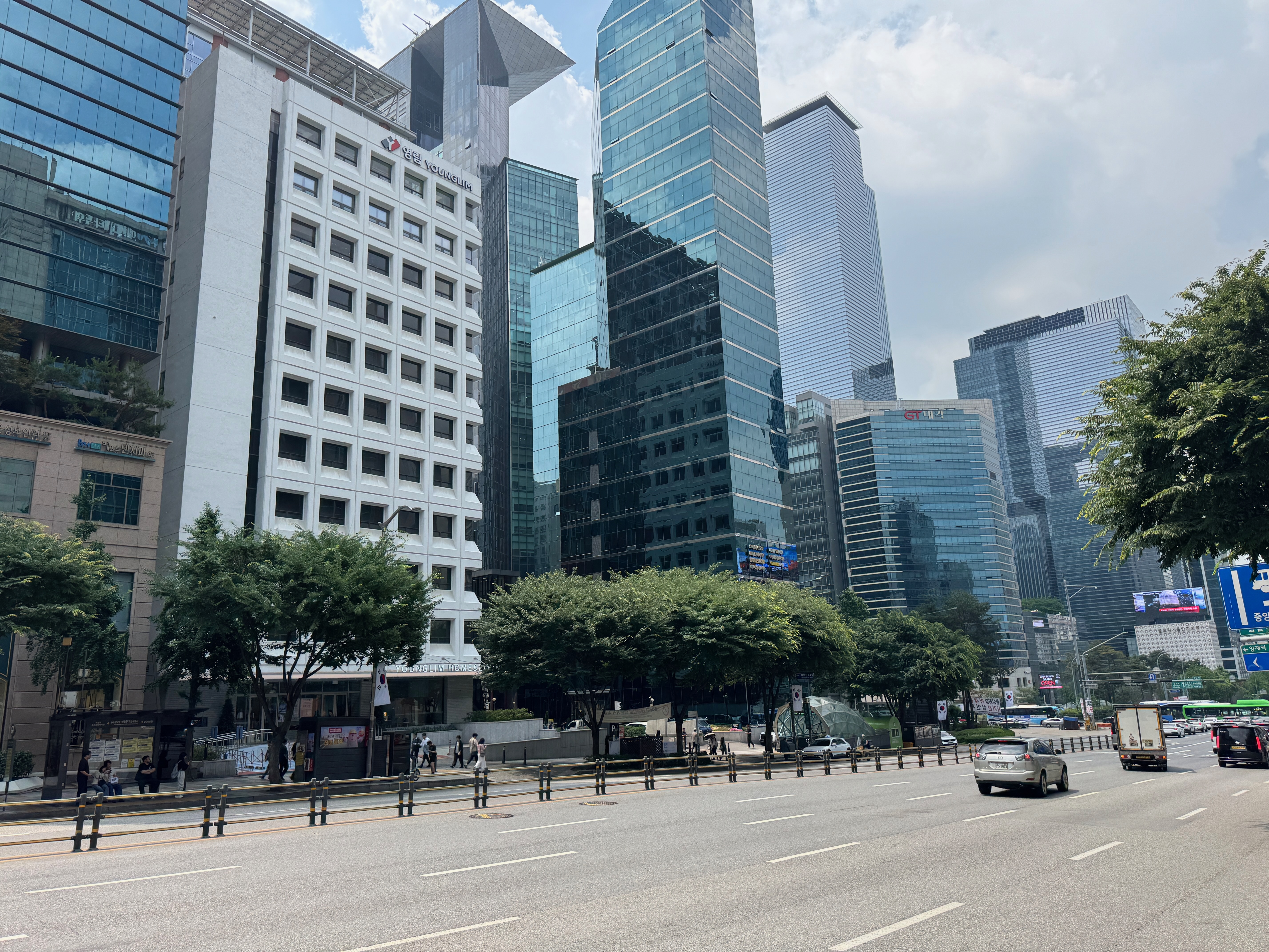 강남역 거리 — 5